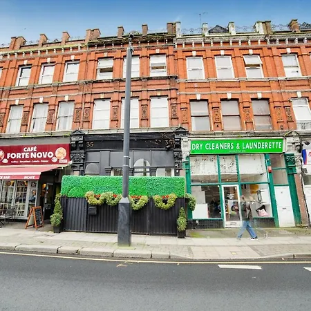 Oyo London Lodge